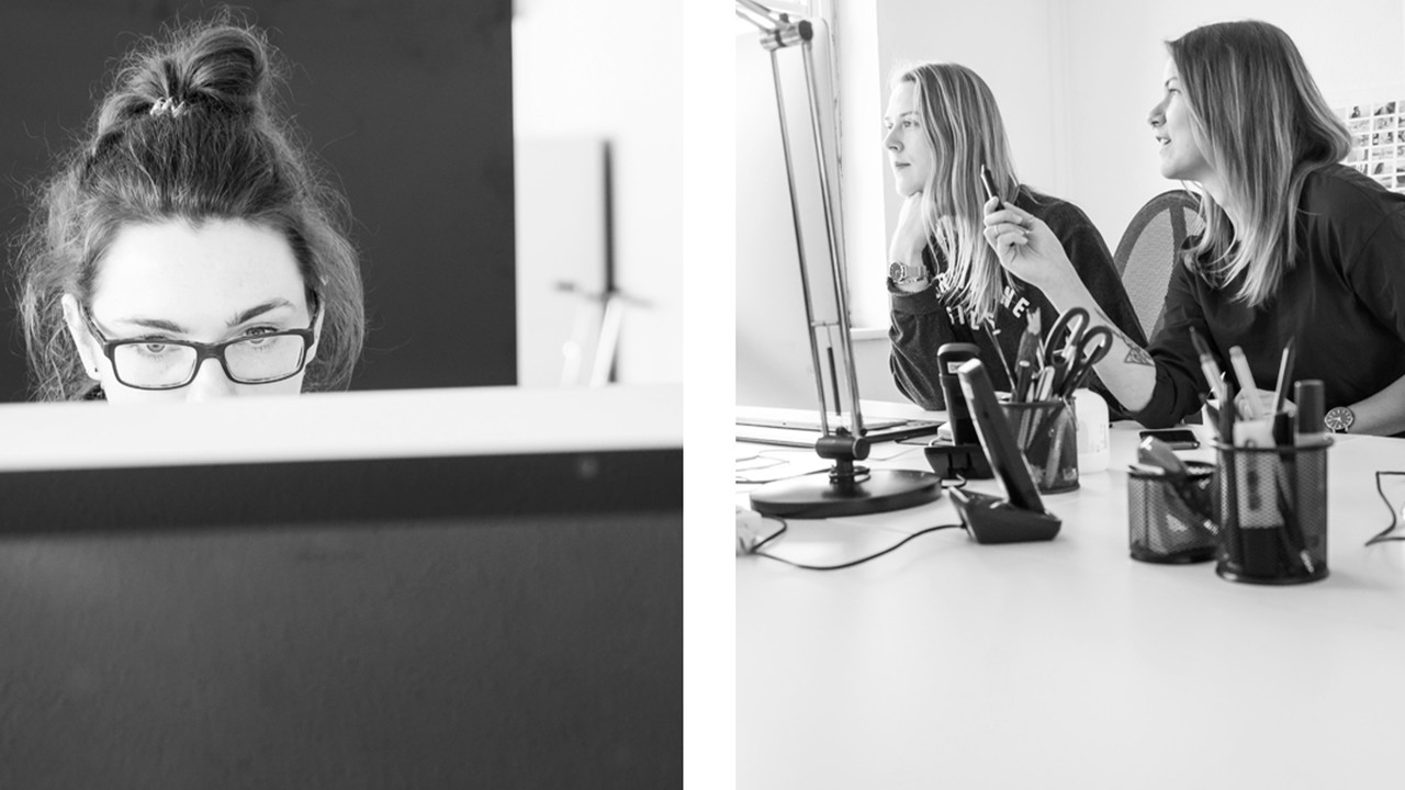 DREHMOMENT Mitarbeiterinnen bei der Arbeit am Schreibtisch
