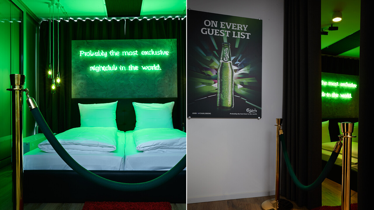 Carlsberg Aktion Bett und Neon Schriftzug Probably the most exclusive nightclub in the world.