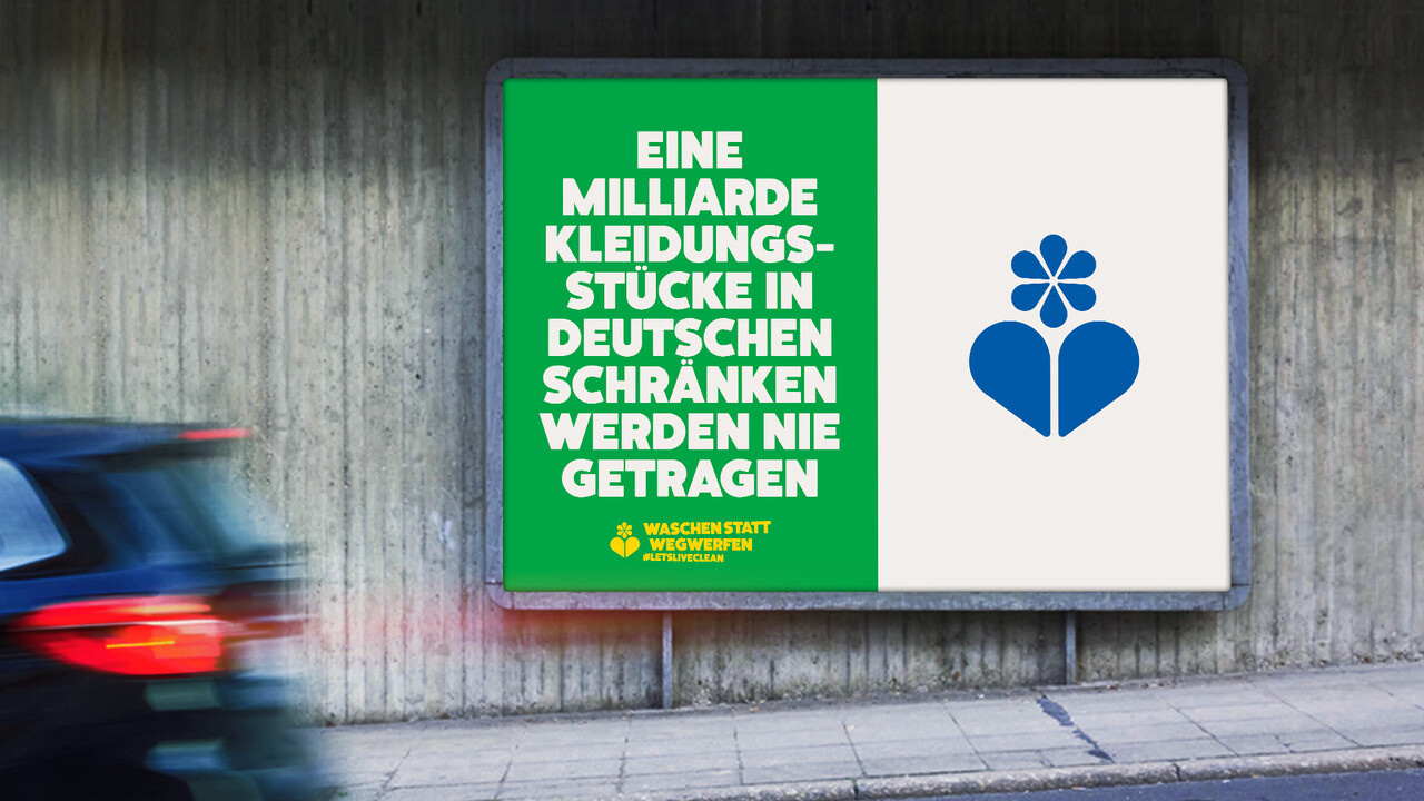 Ecover Plakat OOH Eine Milliarde Kleidungsstuecke in deutschen Schr&auml;nken werden nie getragen