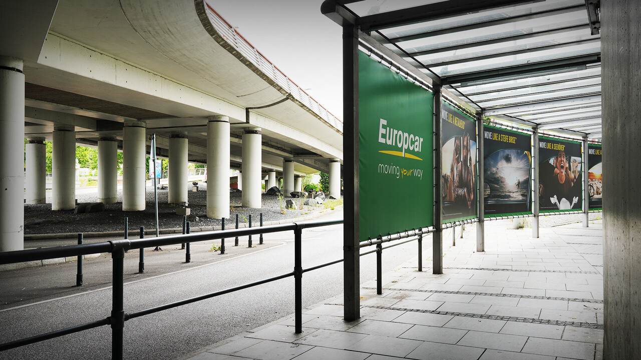 Europcar Hamburg Airport Branding Plakatreihe Tunnel im Anschnitt mit Parkhaus