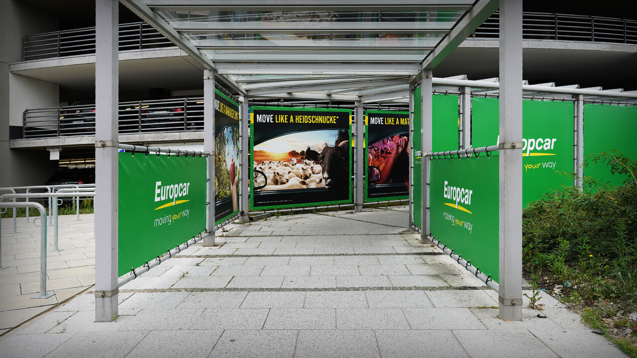 Europcar Hamburg Airport Branding Tunnel Eingang