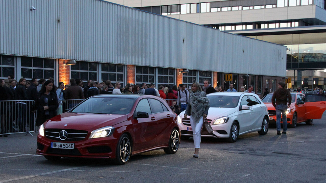 Mercedes Benz Niederlassung Hamburg Event Jan Delay Disko No1 Secret Dance drei Mercedes kommen an