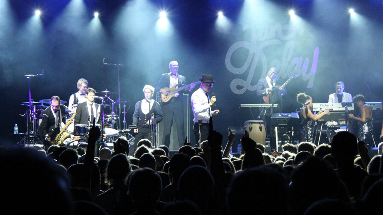 Mercedes Benz Niederlassung Hamburg Event Jan Delay Disko No1 Secret Dance Jan Delay singt vor Fans auf der Buehne