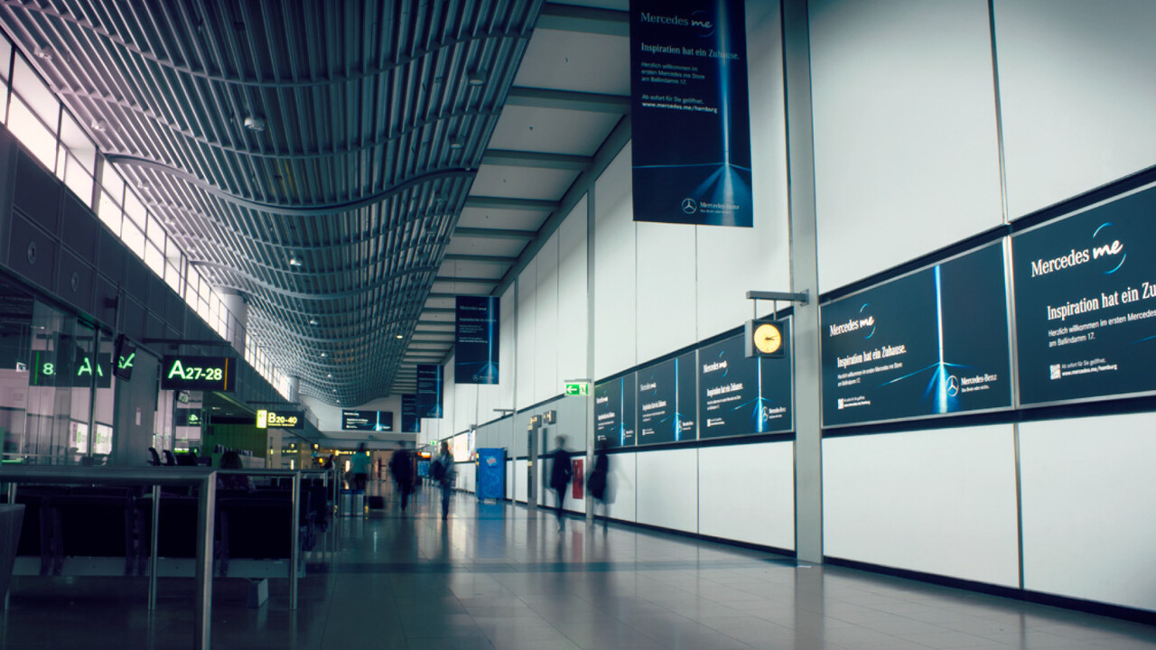 Mercedes me POS Anzeige Flughafen Gate
