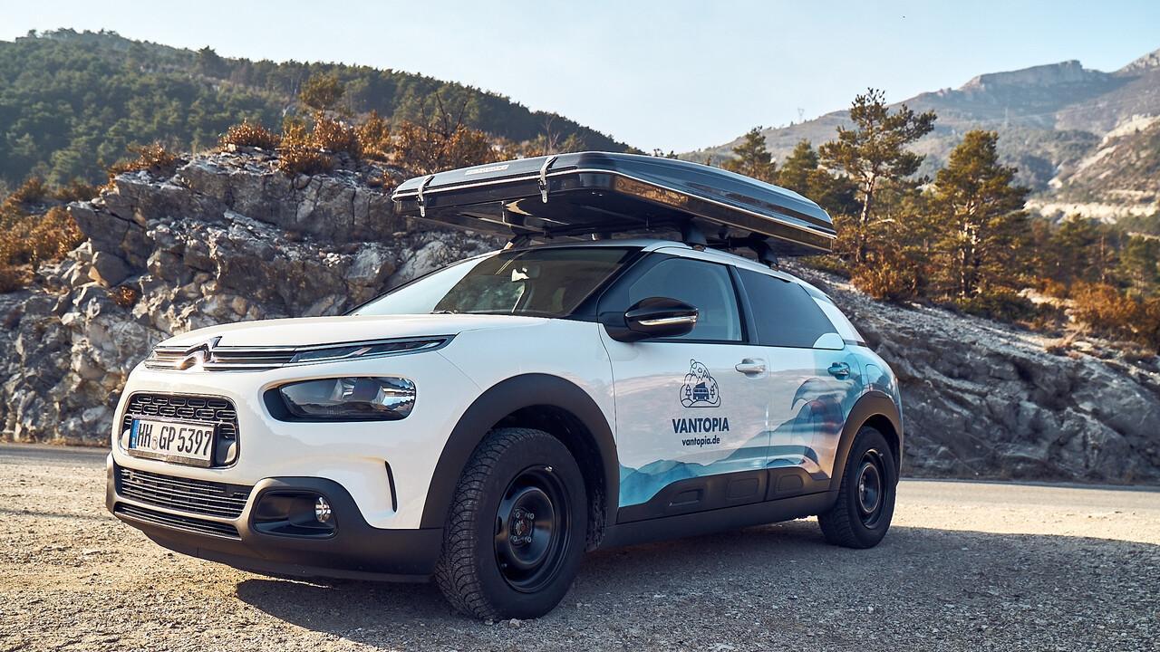 Vantopia Adventurer Van von vorn vor Bergpanorama
